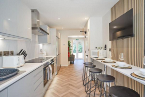 Newly Fully Renovated Large 6 bed opposite Park